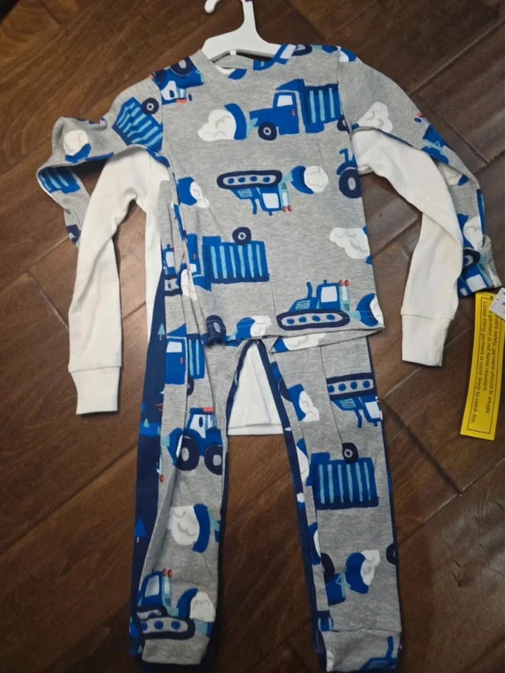3t brand new pajamas from carter's item, 307G7